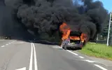 Samochód stanął w płomieniach, policjanci ruszyli do akcji [ZDJĘCIA] fot. KMP w Rzeszowie 