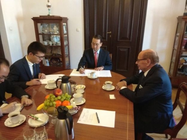 Ambasador Chin odwiedził Ratusz oraz spotkał się z wojewodą i marszałkiem. Rozmawiano m.in. o gospodarce - Aktualności Rzeszów