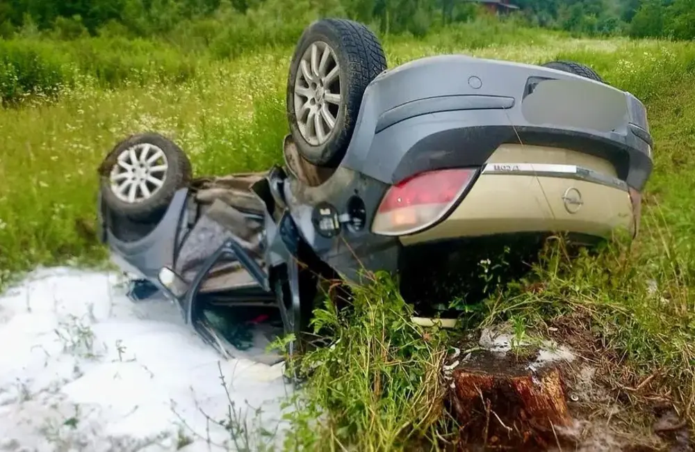 Dachowanie samochodu z 5 osobami. Interweniował śmigłowiec LPR
