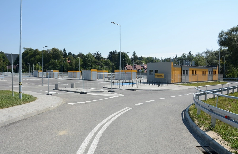 Ile zapłacą klienci targowiska przy ul. Dworaka za korzystanie z miejsc parkingowych?