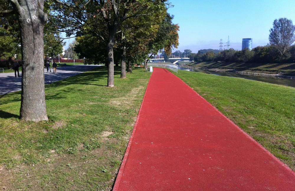 Ścieżka dla biegaczy na Bulwarach do remontu. Miasto poszukuje wykonawcy