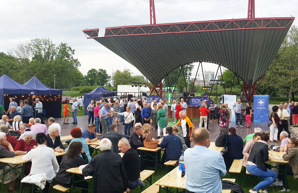 Wakacyjny harmonogram Potańcówek Miejskich dla Seniorów