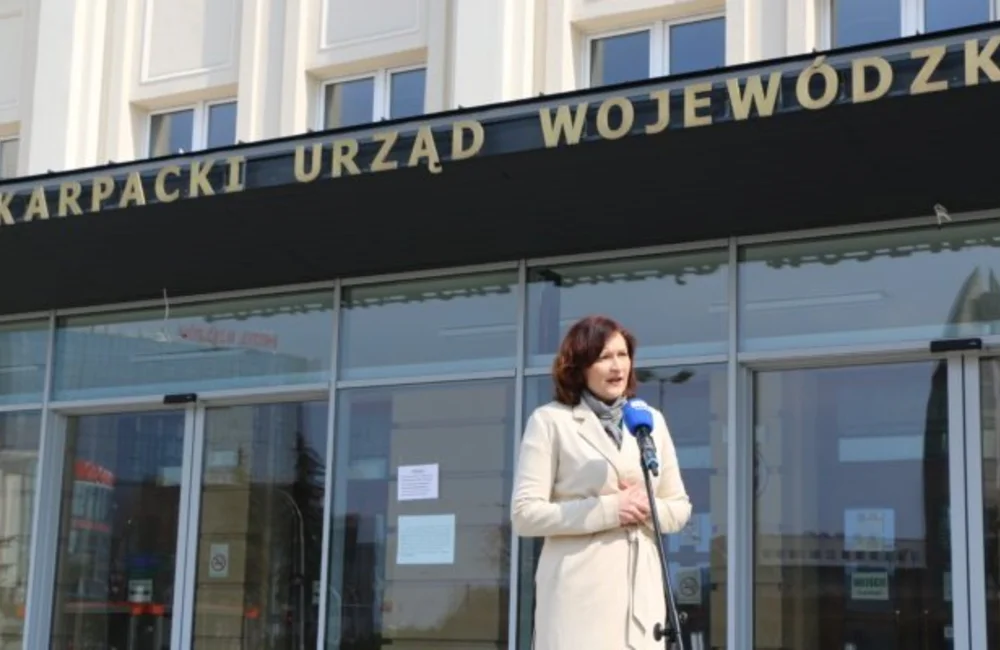 Wojewoda przekazała środki ochronne dla placówek pomocy społecznej i ochrony zdrowia