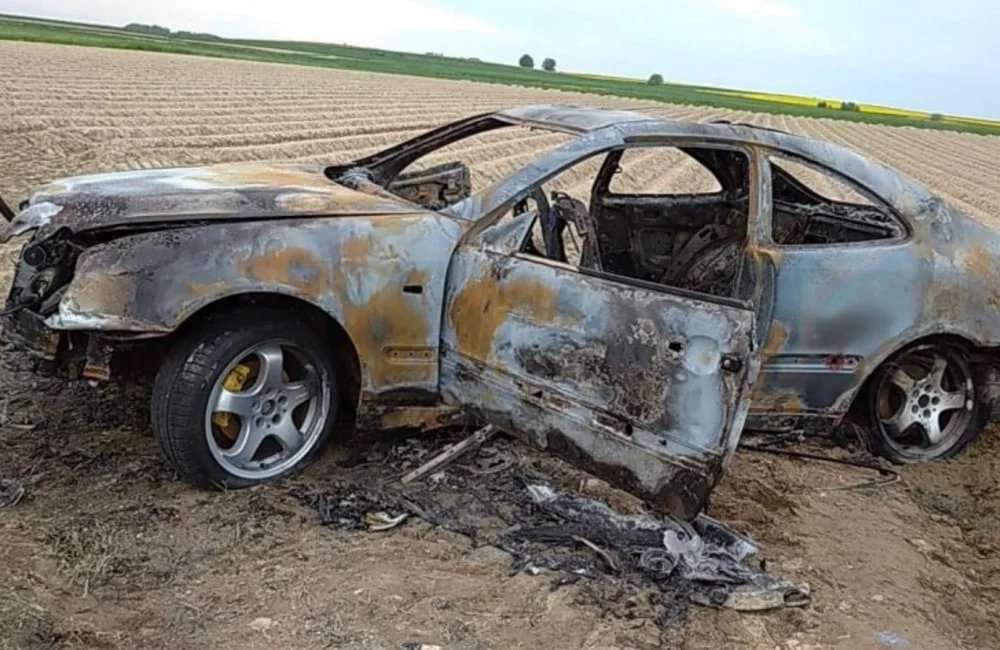 Z drogi serwisowej urządzili plac testowy. Kręcili &quot;bączki&quot;, aż zapalił się samochód