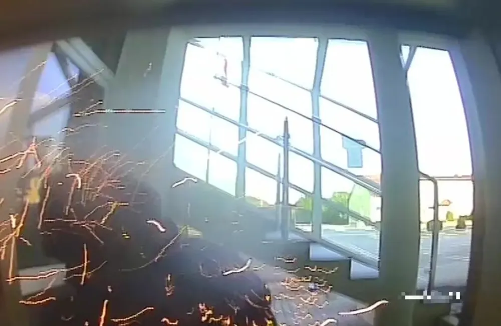 74-latek chciał okraść bankomat, użył "domowej bomby"