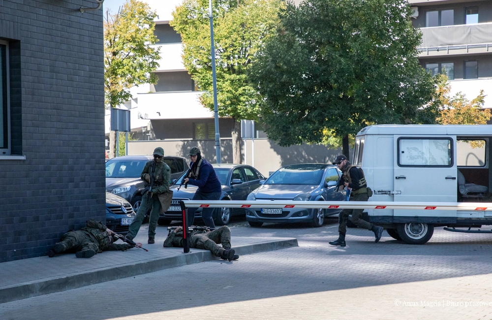 Strzały i wybuchy w Urzędzie Marszałkowskim