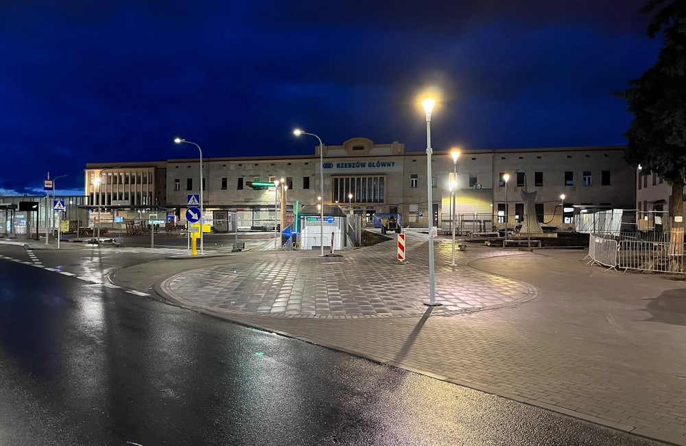 Poprawki na budowie RCK. Otwarcie placu dworcowego opóźnione
