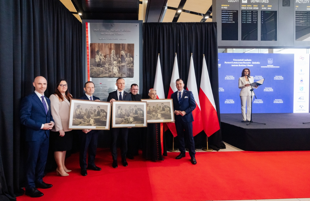 Port lotniczy Rzeszów-Jasionka otrzymał imię "Rodziny Ulmów"