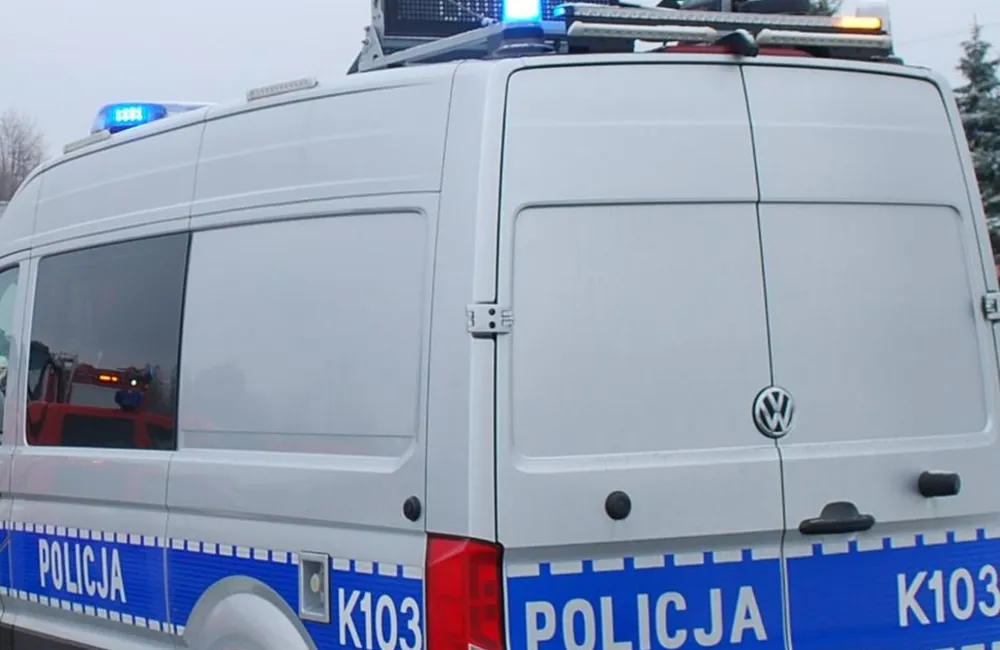 Wypadek w Wólce Niedźwiedzkiej. 35-letni mężczyzna trafił do szpitala