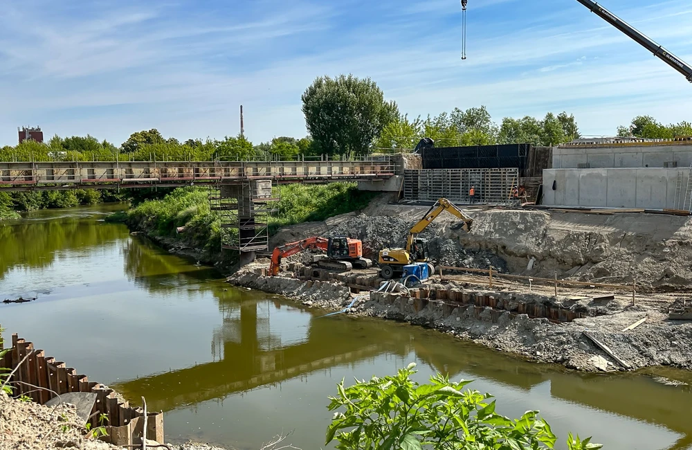 Wisłokostrada. Trwa budowa dwóch mostów i estakady [ZDJĘCIA]