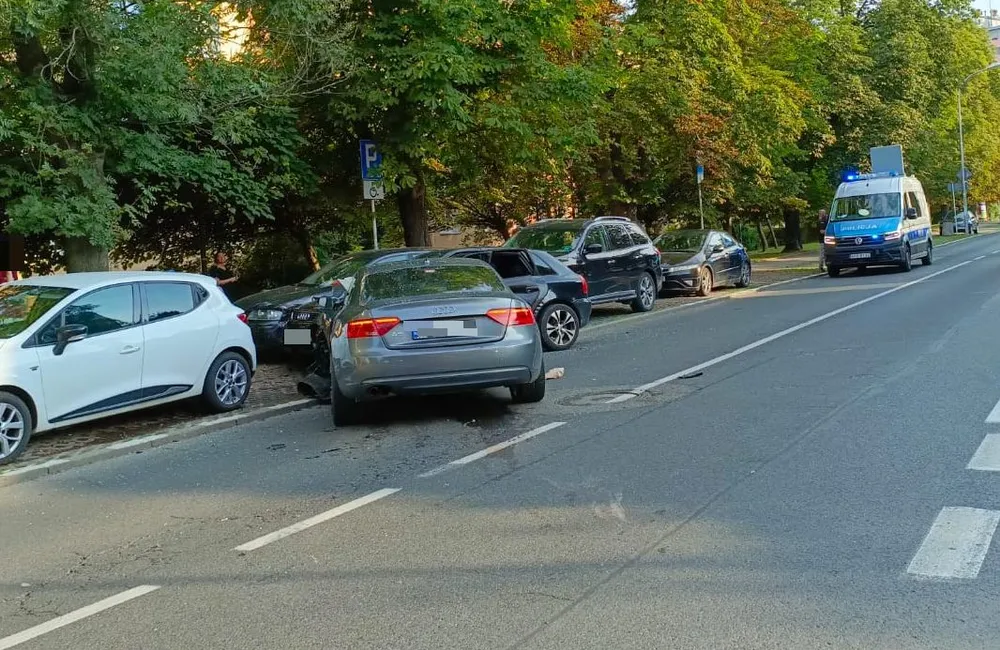 Zderzenie dwóch audi na ul. Hetmańskiej w Rzeszowie. Dwie osoby ranne
