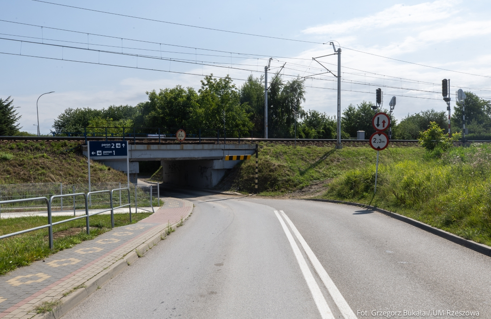 Uwaga kierowcy! Czasowe zamknięcie przejazdu pod wiaduktem na ul. Miłocińskiej