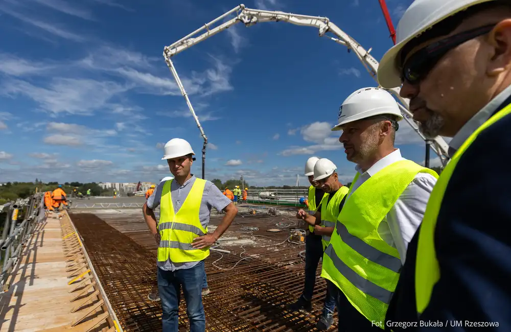 Betonowanie lewej nitki estakady na Wisłokostradzie / fot. Grzegorz Bukała / Urząd Miasta Rzeszowa