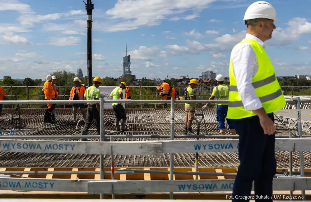 Betonowanie lewej nitki estakady na Wisłokostradzie / fot. Grzegorz Bukała / Urząd Miasta Rzeszowa