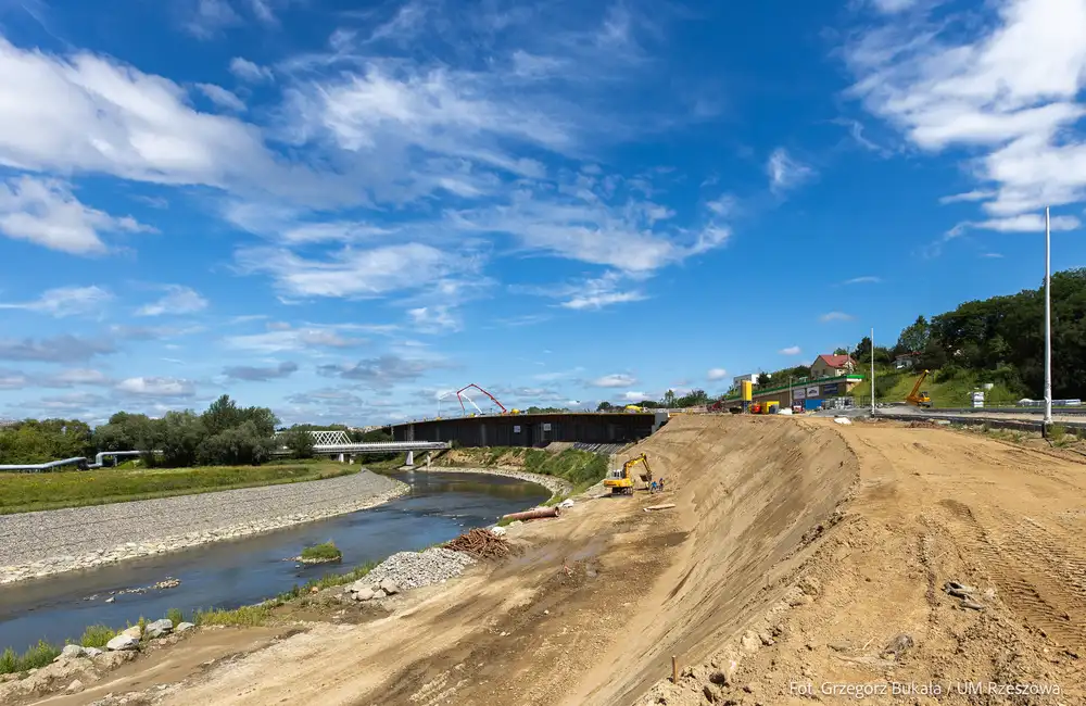 Betonowanie lewej nitki estakady na Wisłokostradzie / fot. Grzegorz Bukała / Urząd Miasta Rzeszowa