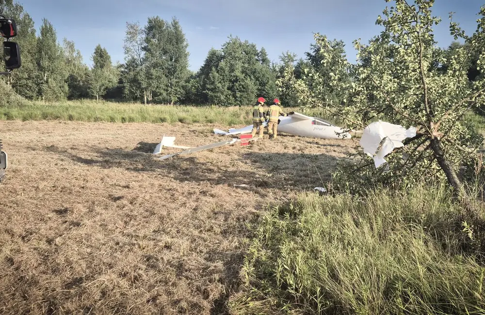 Wypadek szybowca w Musikowie / fot. KP PSP w Stalowej Woli