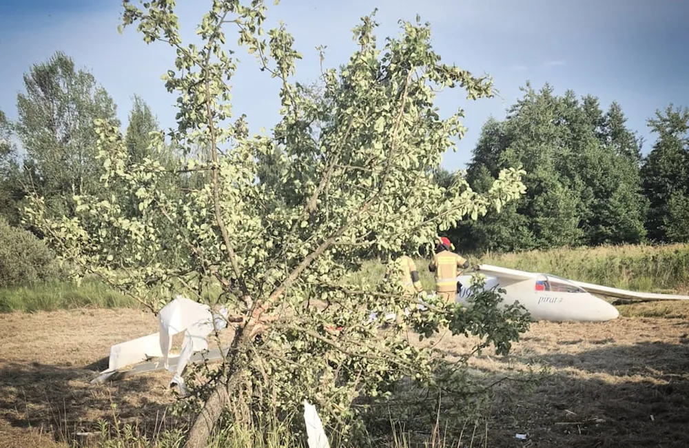 Wypadek szybowca w Musikowie / fot. KP PSP w Stalowej Woli