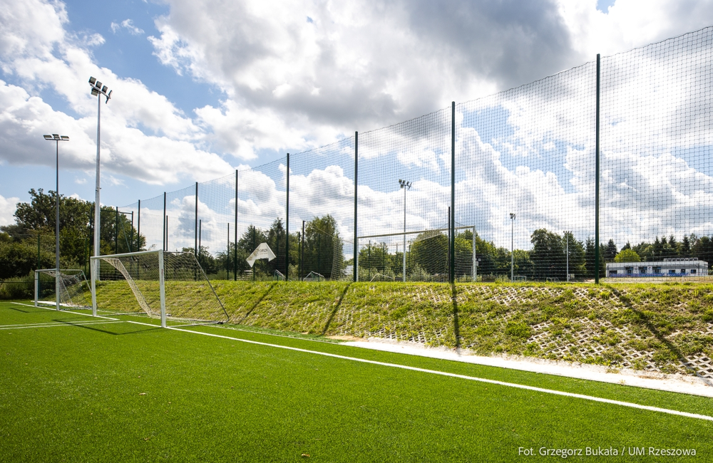 Rozbudowa stadionu Grunwald Budziwój na ukończeniu [ZDJĘCIA]