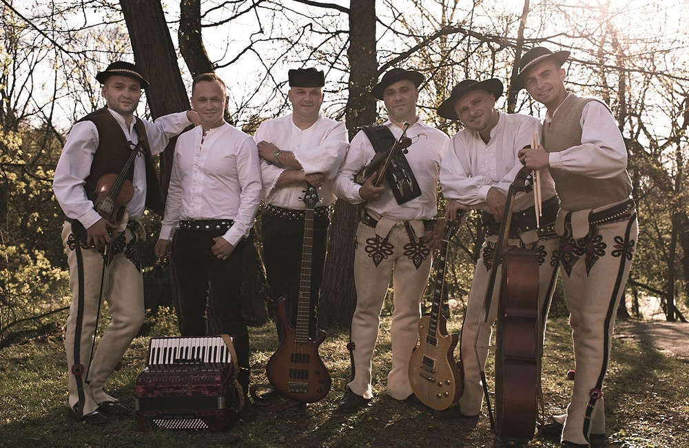 Finał Senioraliów Rzeszowskich. Koncert zespołu Baciary na bulwarach