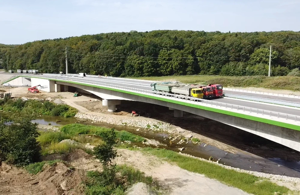 Próbne obciążenia na estakadzie w Zboiskach / fot. GDDKiA