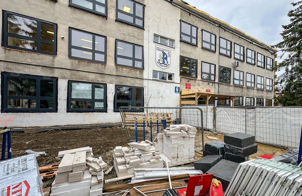 Postępuje rozbudowa szkoły przy ul. Miodowej w Rzeszowie [ZDJĘCIA]