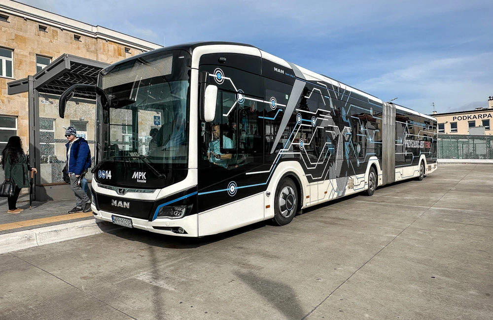 18-metrowy elektryczny przegubowiec MAN Lion's City na ulicach Rzeszowa [ZDJĘCIA]
