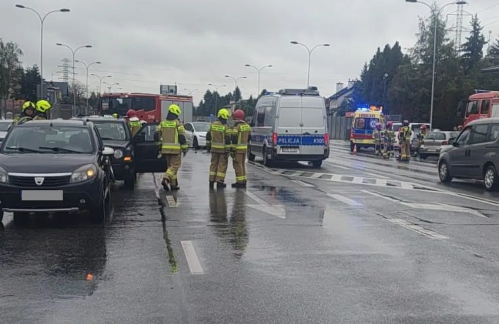 Wypadek na ul. Sikorskiego w Rzeszowie. Zderzyło się 6 pojazdów, sprawca był pijany