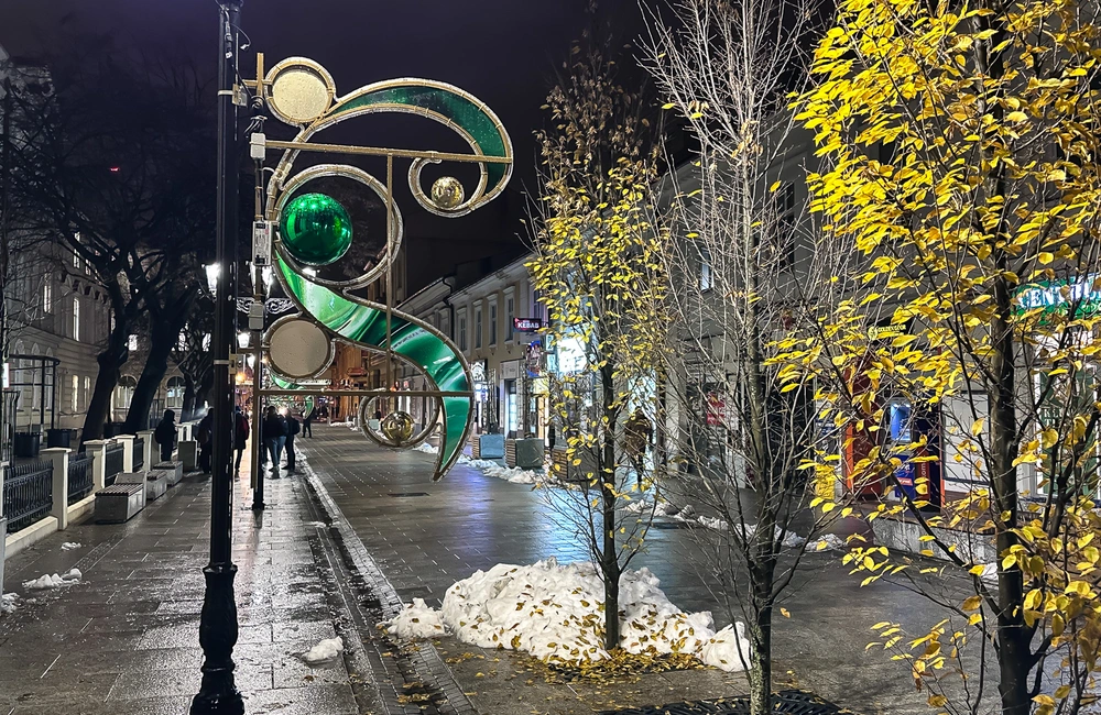 W Rzeszowie trwa montaż świątecznych iluminacji. Kiedy zabłysną? [ZDJĘCIA]