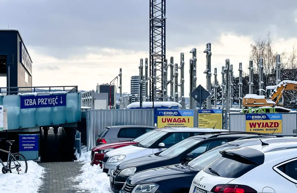 Budowa parkingu z lądowiskiem przy KSW nr 2 w Rzeszowie - fot. ViC / RESinet.pl