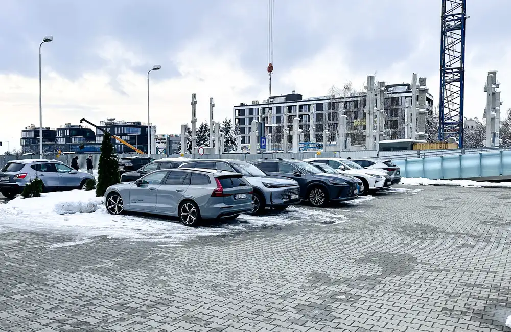 Budowa parkingu z lądowiskiem przy KSW nr 2 w Rzeszowie - fot. ViC / RESinet.pl