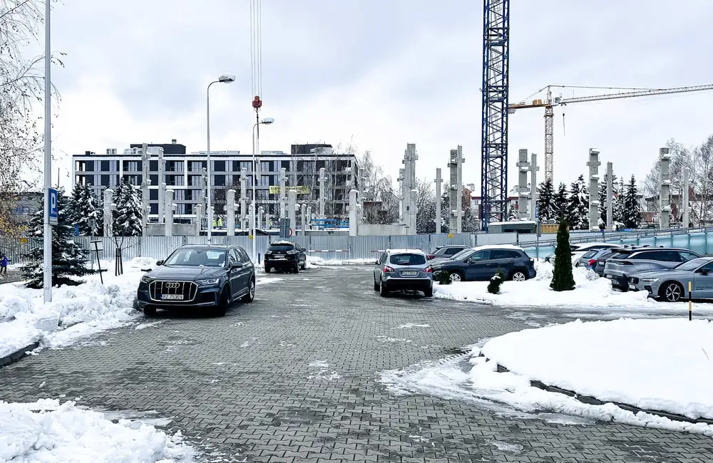 Budowa parkingu z lądowiskiem przy KSW nr 2 w Rzeszowie - fot. ViC / RESinet.pl