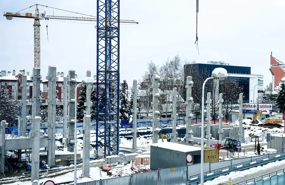 Budowa parkingu z lądowiskiem przy KSW nr 2 w Rzeszowie - fot. ViC / RESinet.pl