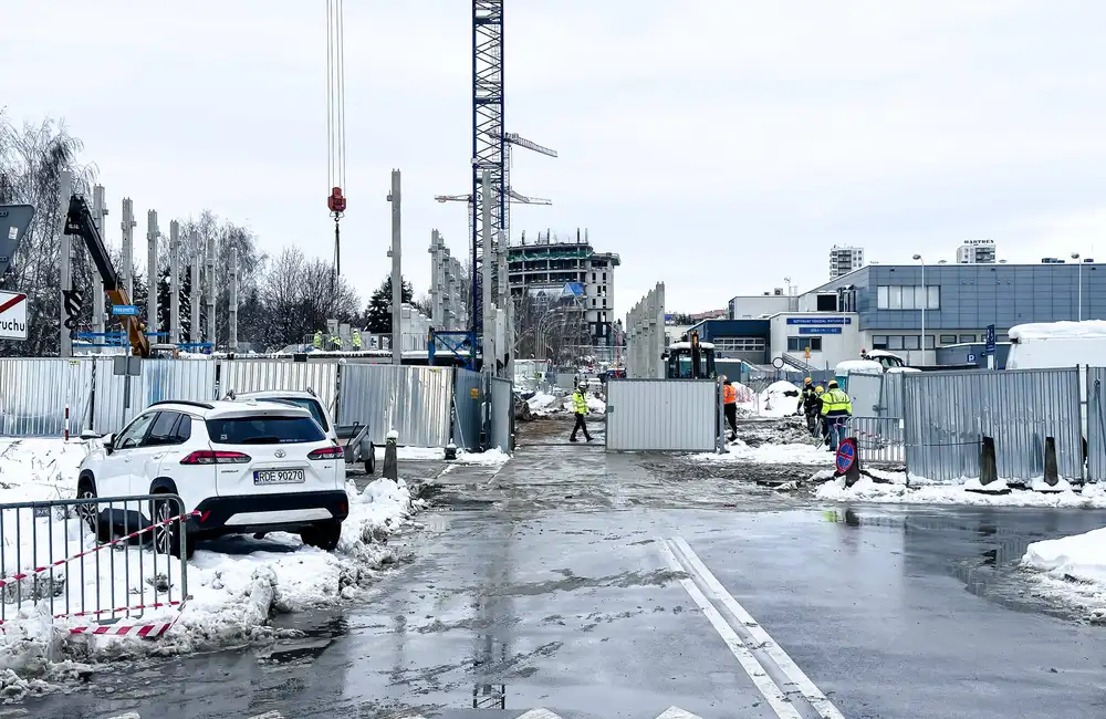 Budowa parkingu z lądowiskiem przy KSW nr 2 w Rzeszowie - fot. ViC / RESinet.pl