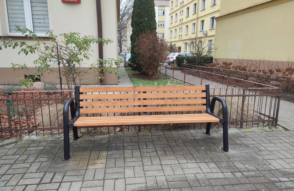 W centrum Rzeszowa montują dodatkowe ławki