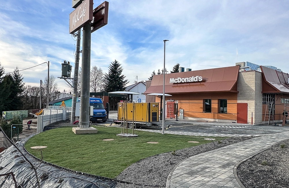 McDonald's przy ul. Dębickiej 1 w Rzeszowie / fot. RESinet.pl