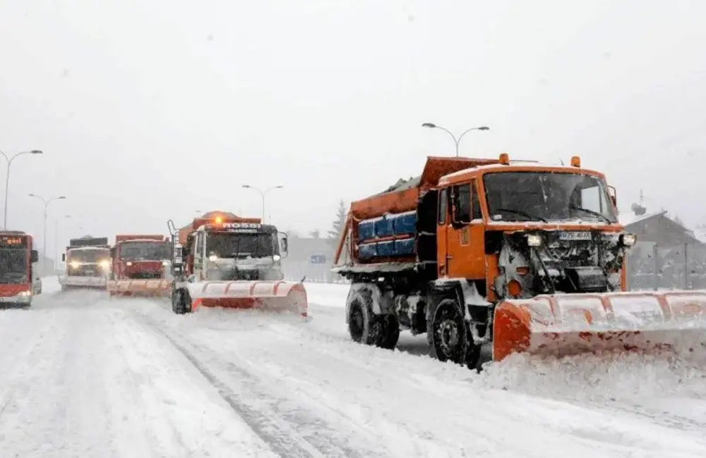 Rzeszów walczy ze śniegiem. Najnowszy raport z akcji „Zima”