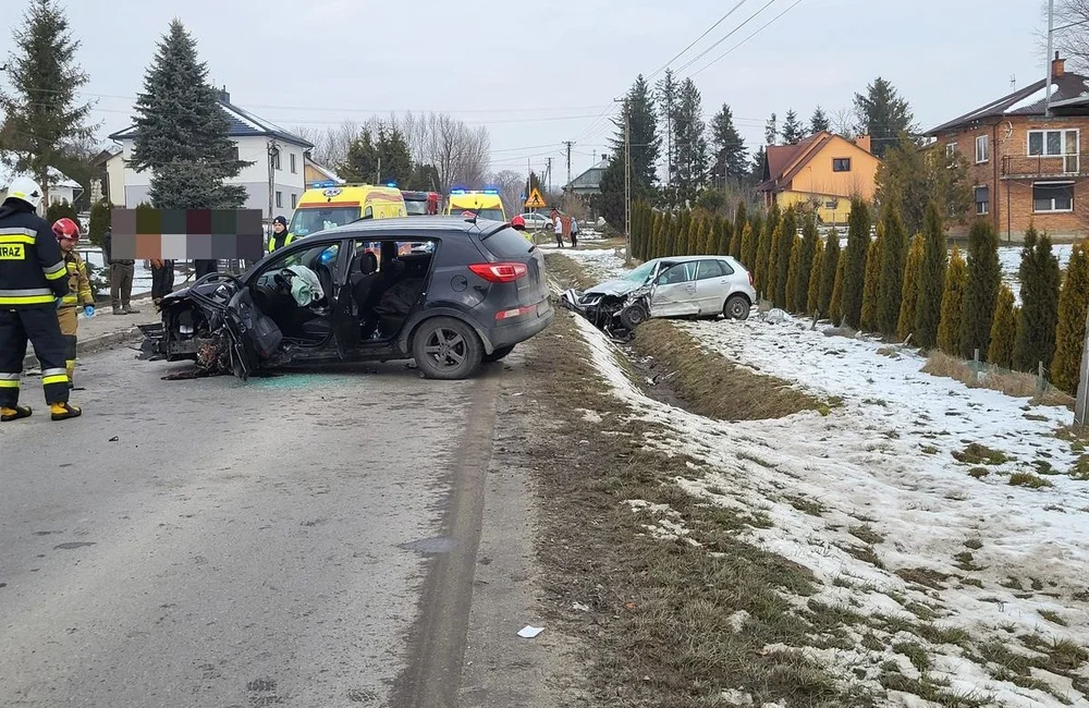Czołowe zderzenie w Nowym Borku. 3 osoby w szpitalu, lądował śmigłowiec LPR