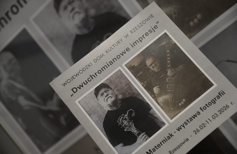 „Dwuchromianowe impresje” – wystawa prac Marcina Materniaka w Galerii WDK