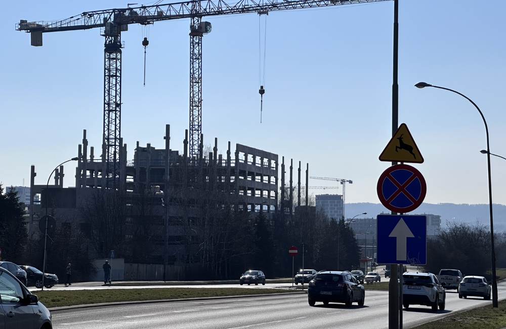 Budowa parkingu z lądowiskiem przy KSW nr 2 w Rzeszowie - fot. ViC / RESinet.pl
