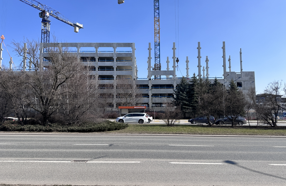 Budowa parkingu z lądowiskiem przy KSW nr 2 w Rzeszowie - fot. ViC / RESinet.pl