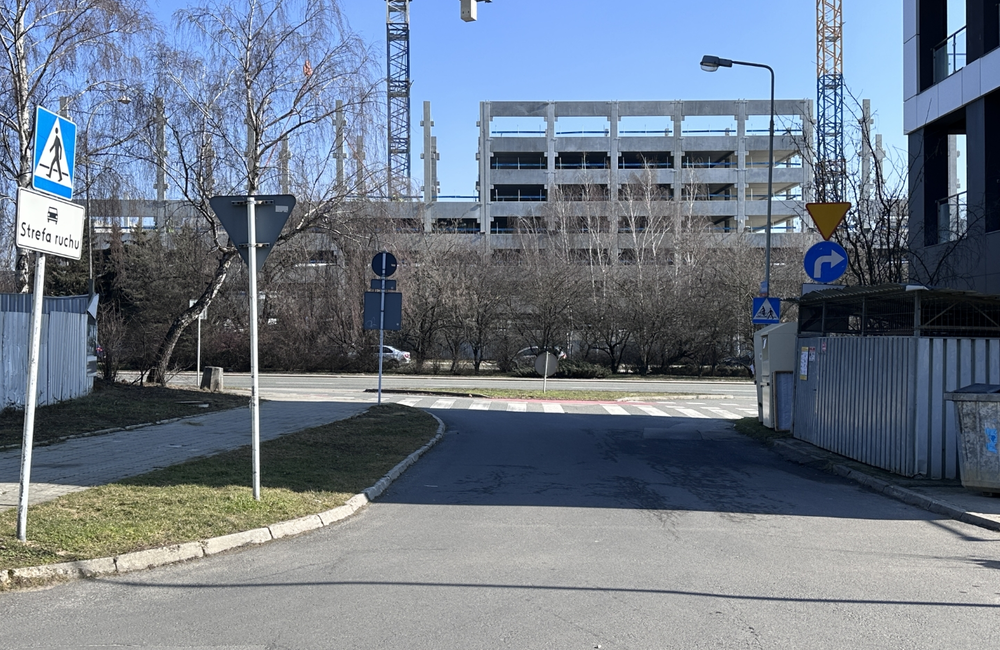 Budowa parkingu z lądowiskiem przy KSW nr 2 w Rzeszowie - fot. ViC / RESinet.pl