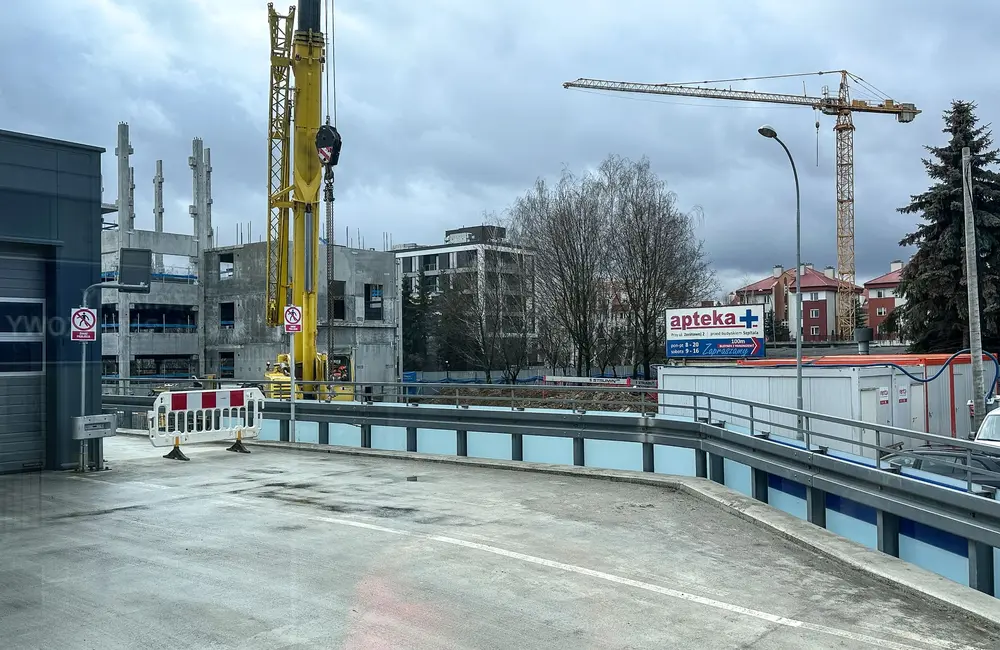 Budowa parkingu z lądowiskiem przy KSW nr 2 w Rzeszowie - fot. ViC / RESinet.pl