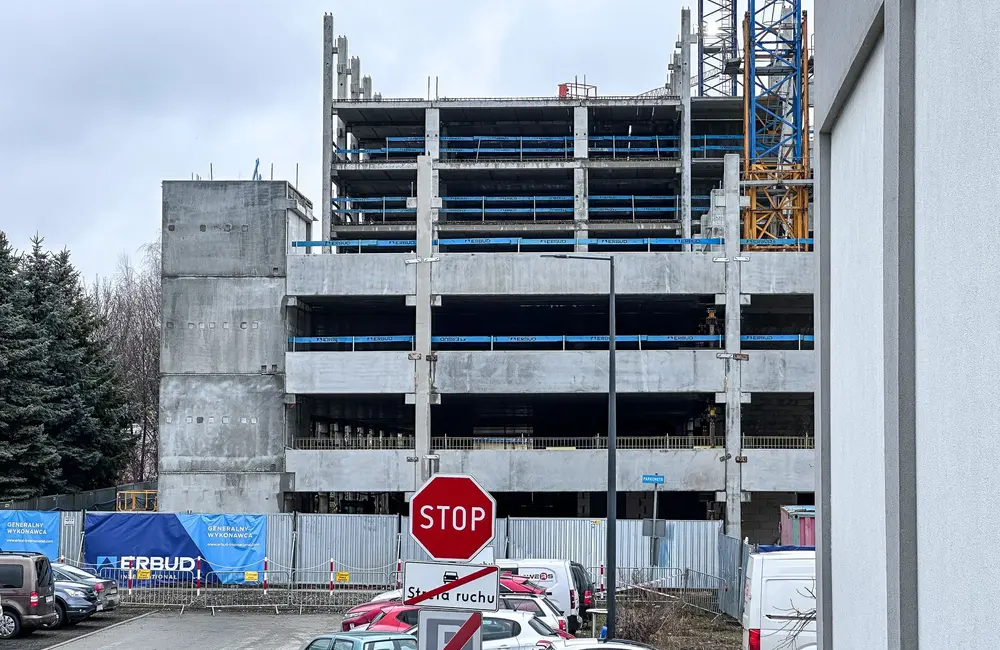 Budowa parkingu z lądowiskiem przy KSW nr 2 w Rzeszowie - fot. ViC / RESinet.pl