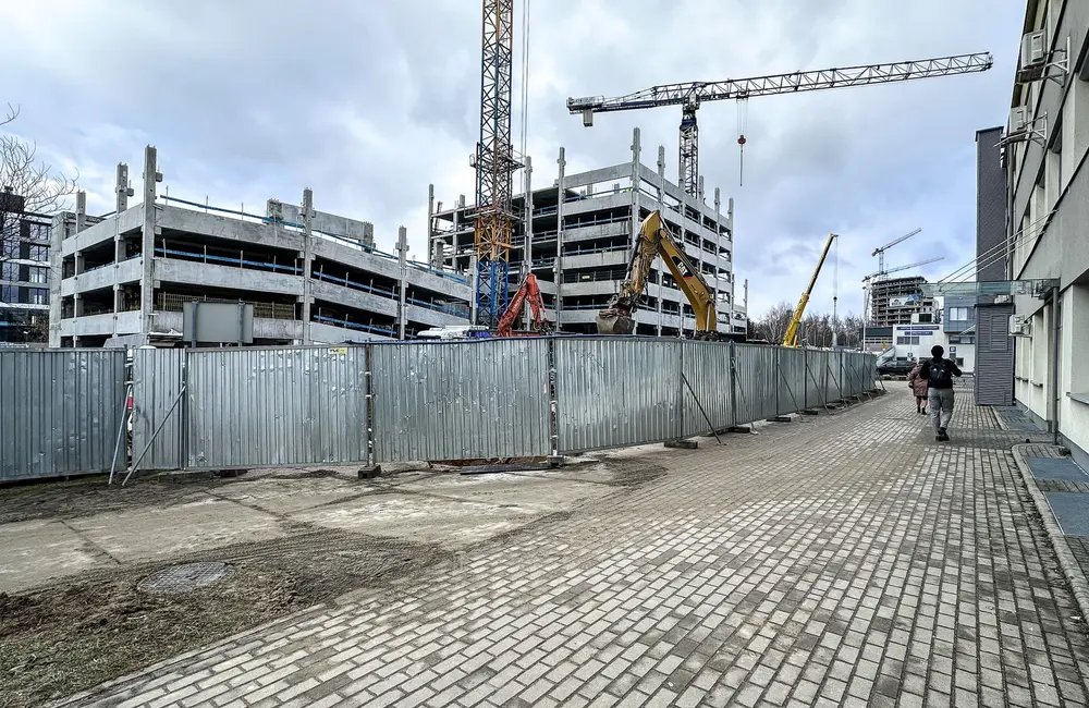 Budowa parkingu z lądowiskiem przy KSW nr 2 w Rzeszowie - fot. ViC / RESinet.pl