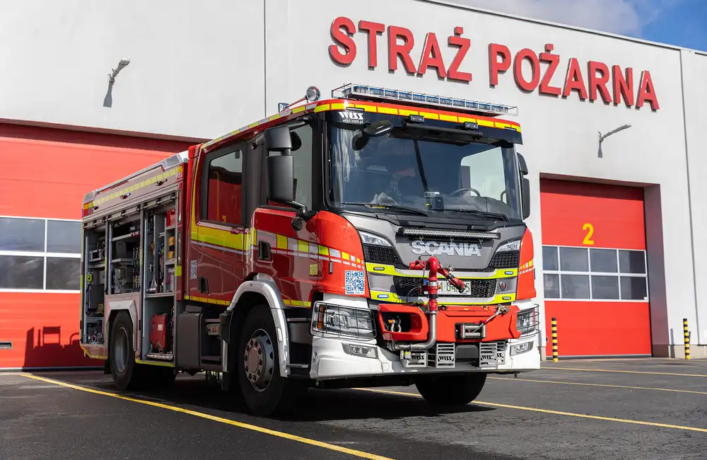 Na zdj. Średni samochód ratowniczo-gaśniczy marki Scania P360 4x2 / Materiały prasowe lotniska