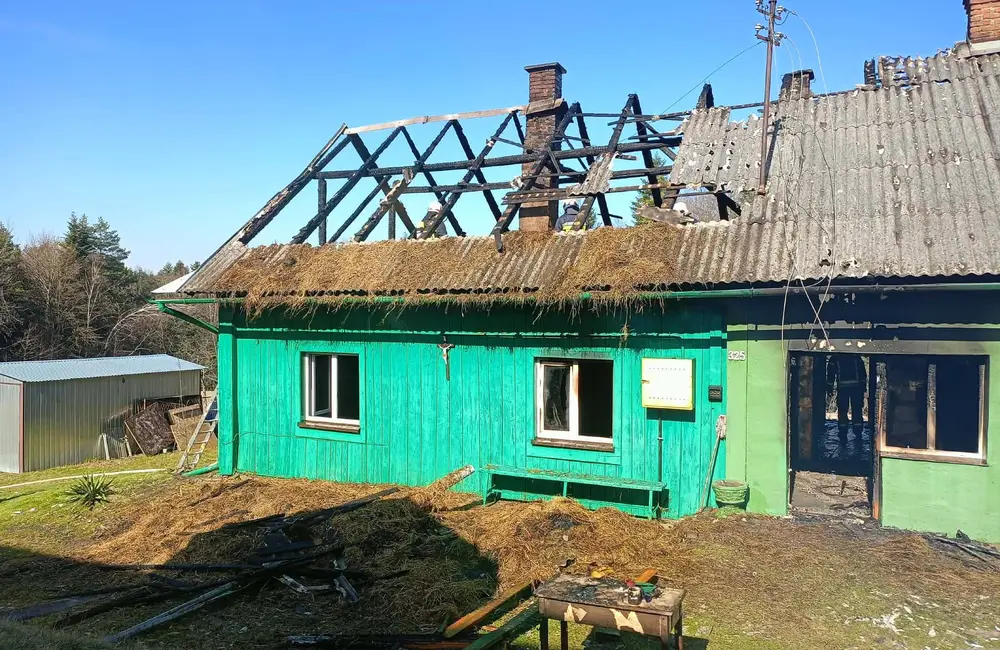 Pożar drewnianego domu w Orzechówce / fot. OSP Blizne