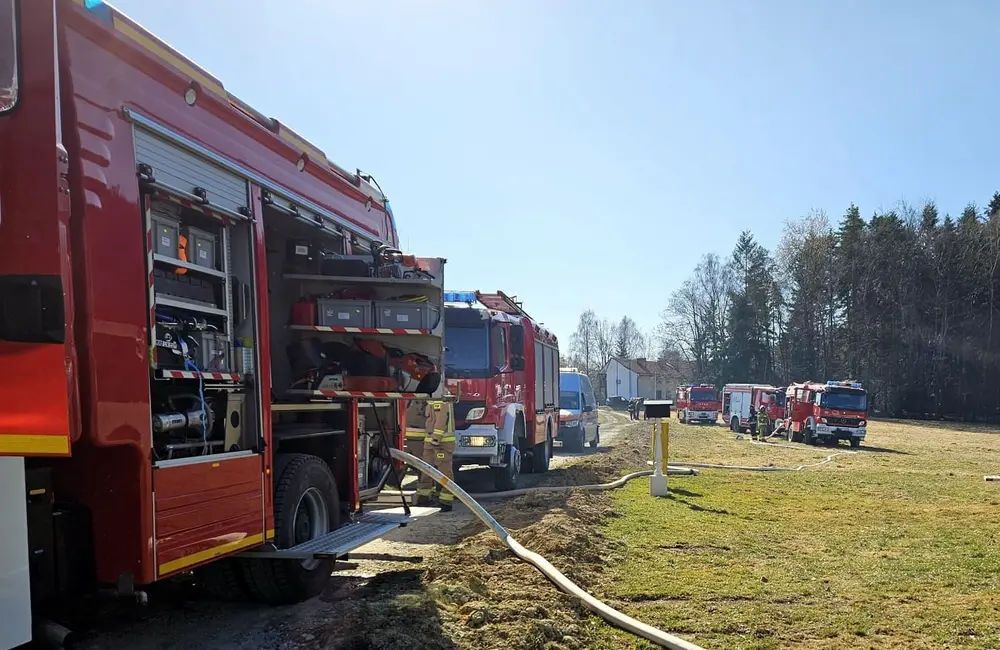 Pożar drewnianego domu w Orzechówce / fot. KP PSP w Brzozowie