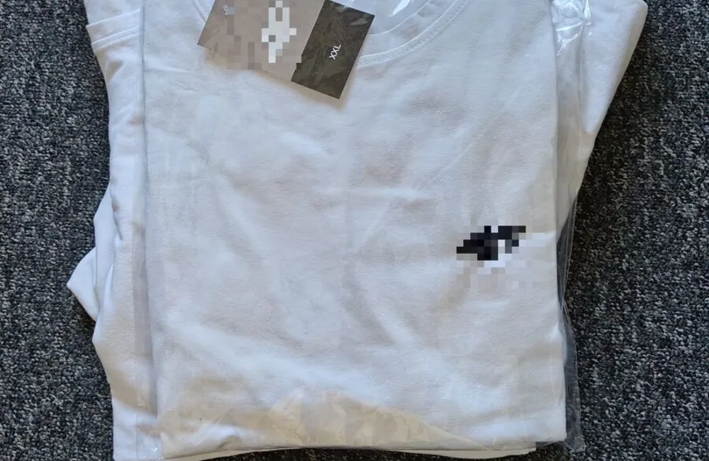 Podrobiona odzież na targowisku przy ul. Dworaka / fot. KMP w Rzeszowie