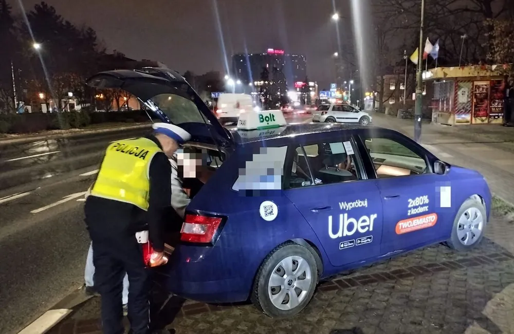 Policyjne kontrole taksówek na aplikację / fot. KMP w Rzeszowie