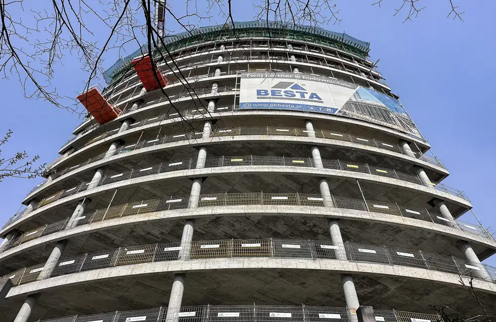 Budowa kompleksu Lwowska 33 przy rondzie Pobitno w Rzeszowie, fot. ViC / RESinet.pl